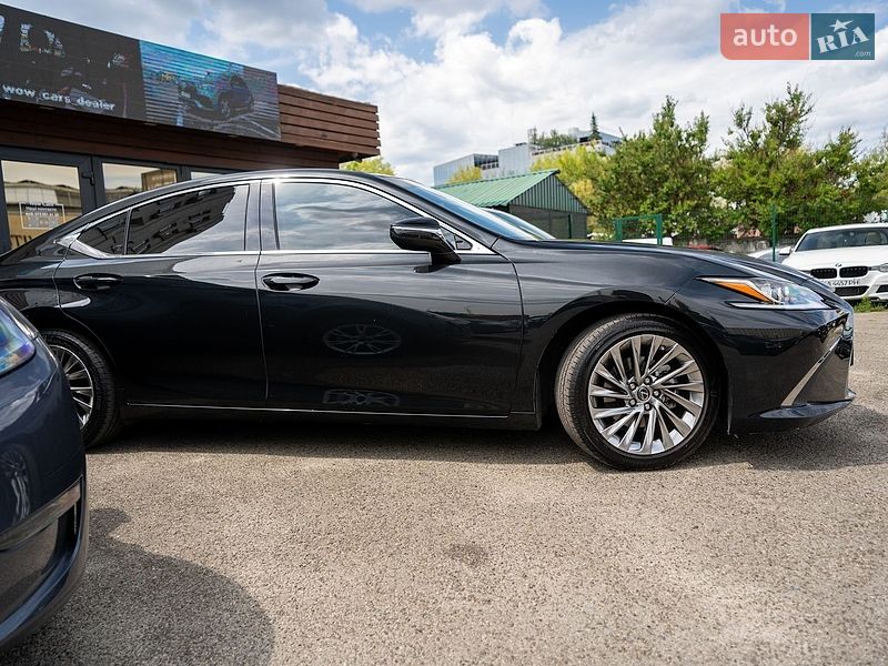 Седан Lexus ES 2024 в Києві