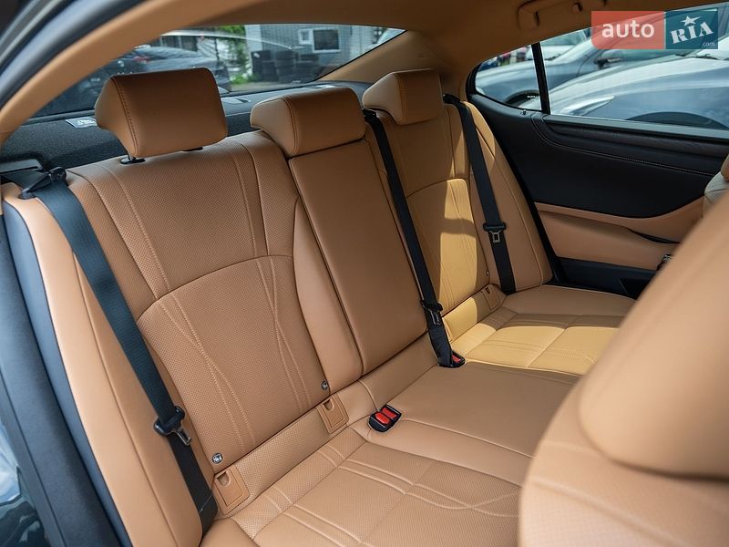 Седан Lexus ES 2024 в Києві