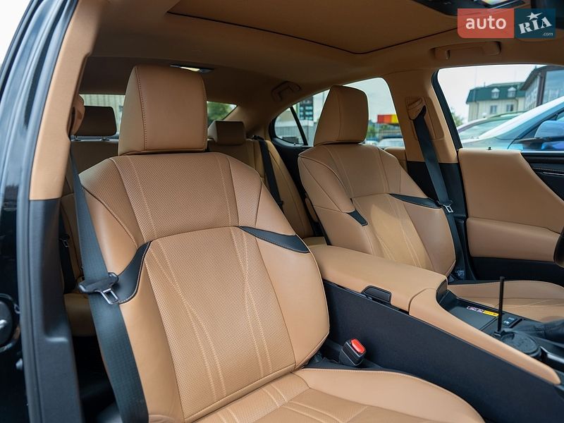 Седан Lexus ES 2024 в Києві