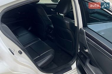 Седан Lexus ES 2021 в Львові