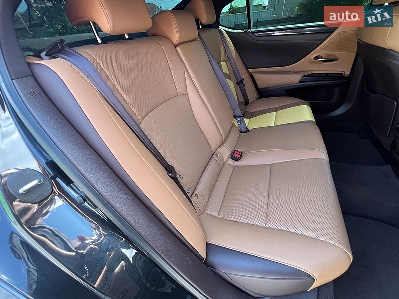 Седан Lexus ES 2021 в Одесі