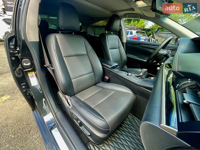 Седан Lexus ES 2016 в Києві
