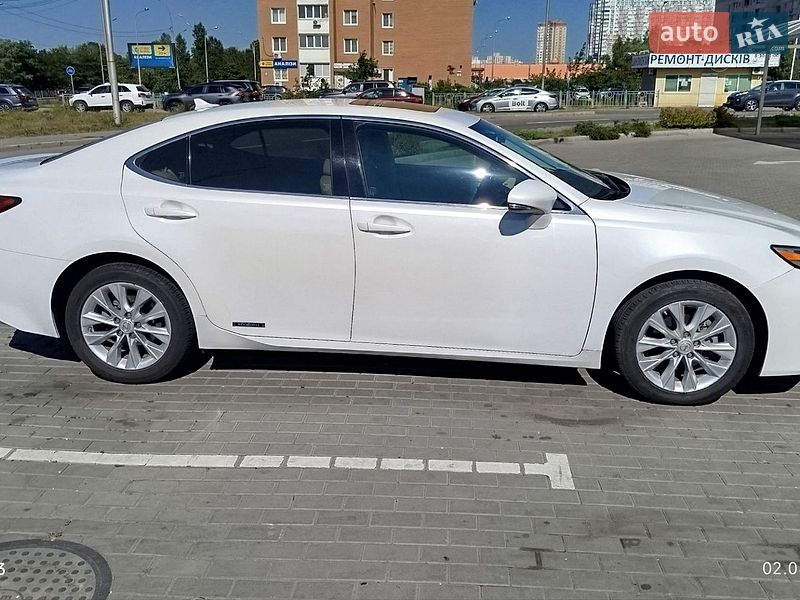 Седан Lexus ES 2014 в Києві