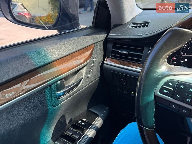 Седан Lexus ES 2017 в Чернігові