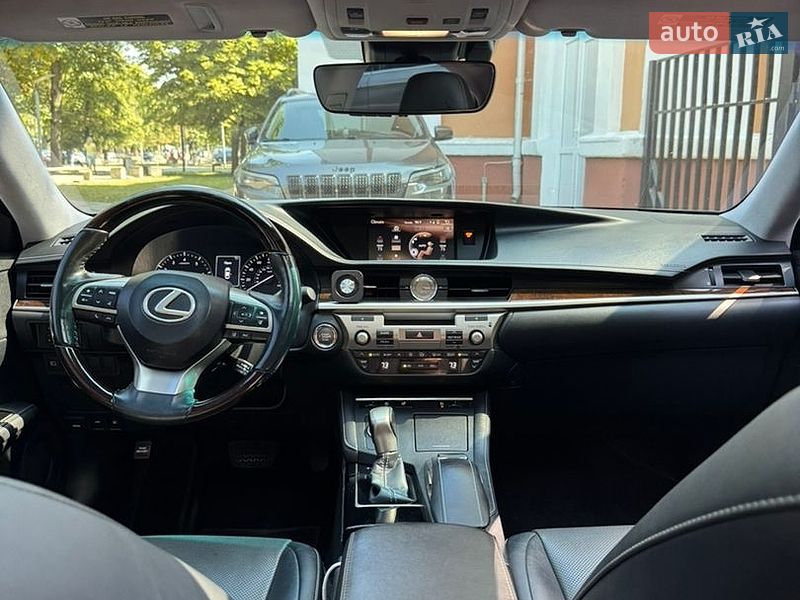 Седан Lexus ES 2017 в Чернігові
