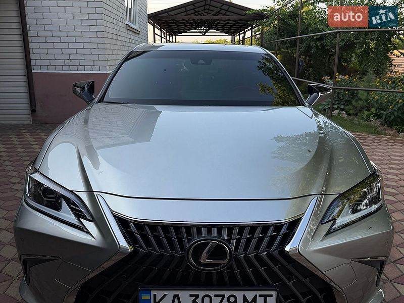 Lexus ES, фото з оголошення