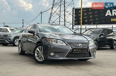 Седан Lexus ES 2015 в Харкові