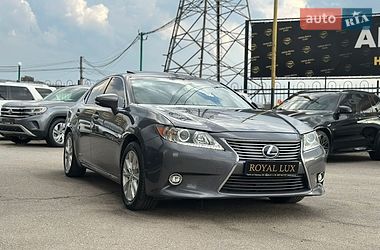Седан Lexus ES 2015 в Харкові