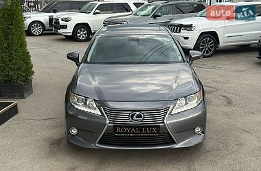 Седан Lexus ES 2015 в Харкові