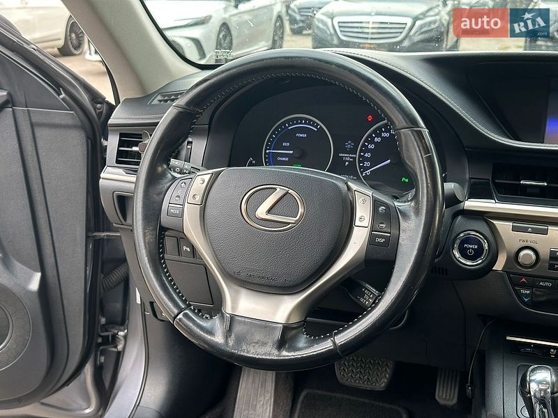 Седан Lexus ES 2015 в Харкові