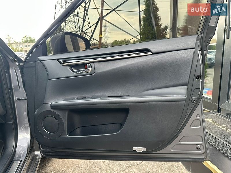 Седан Lexus ES 2015 в Харкові