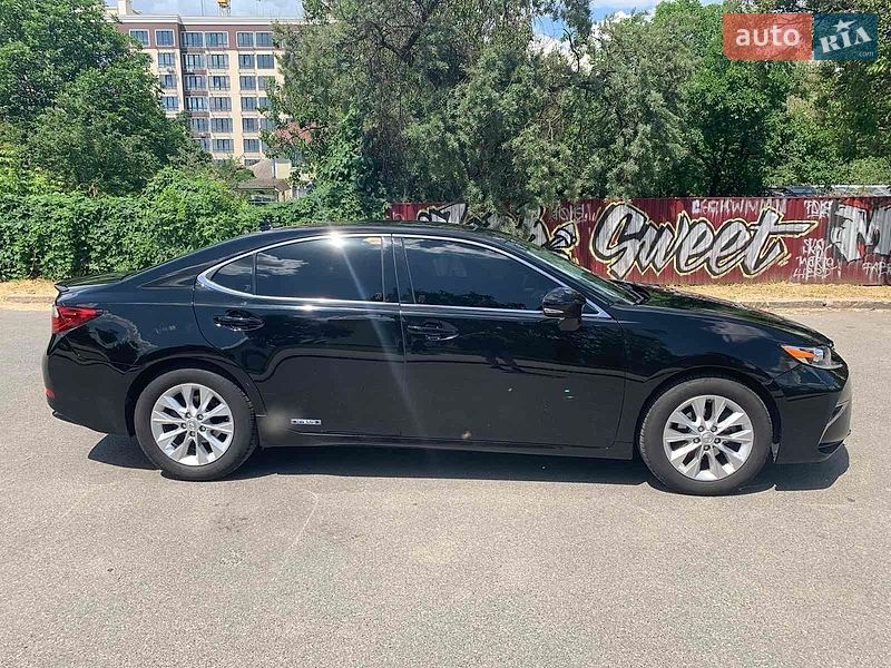 Седан Lexus ES 2014 в Чернігові