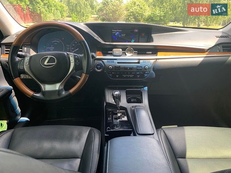 Седан Lexus ES 2014 в Чернігові