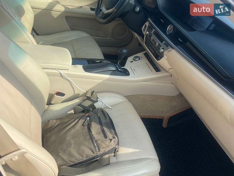 Седан Lexus ES 2014 в Вінниці