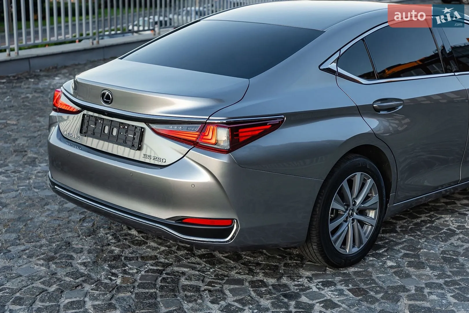 2019 Lexus ES - мініатюра 11