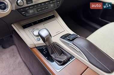 Седан Lexus ES 2015 в Львове