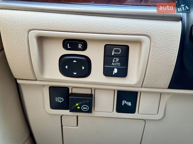 Седан Lexus ES 2013 в Харкові