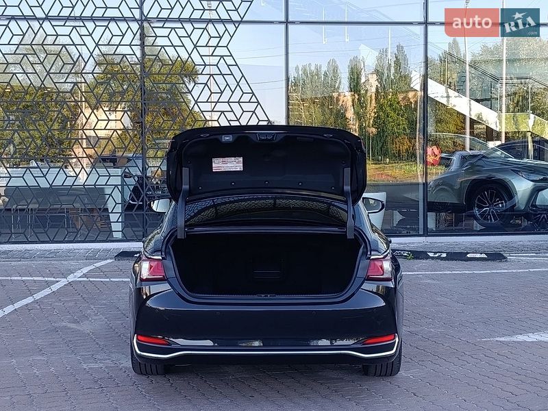Седан Lexus ES 2024 в Киеве