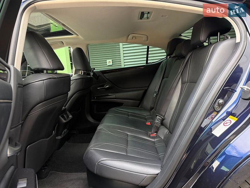 Седан Lexus ES 2018 в Києві