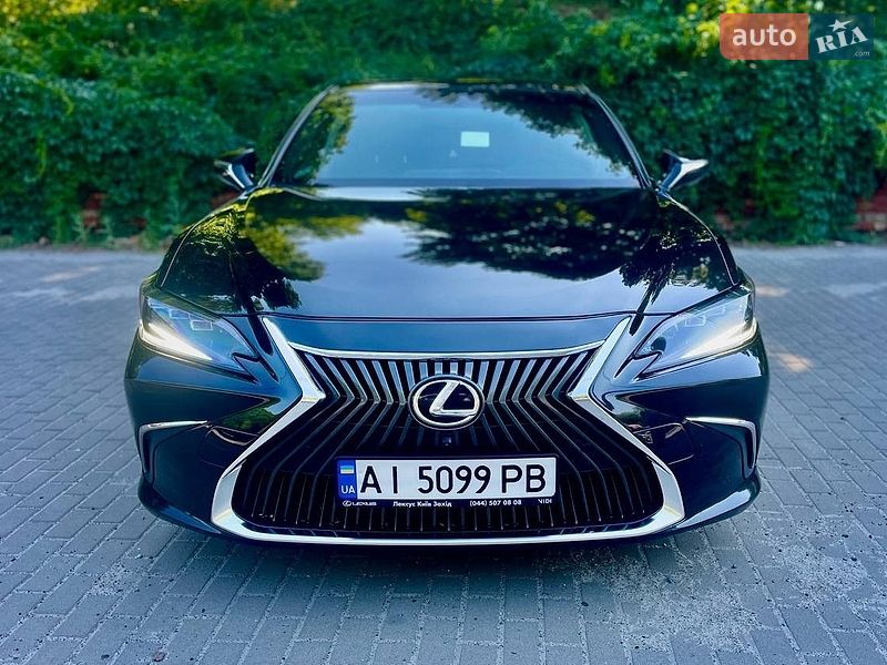 Седан Lexus ES 2019 в Киеве