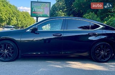 Седан Lexus ES 2019 в Киеве
