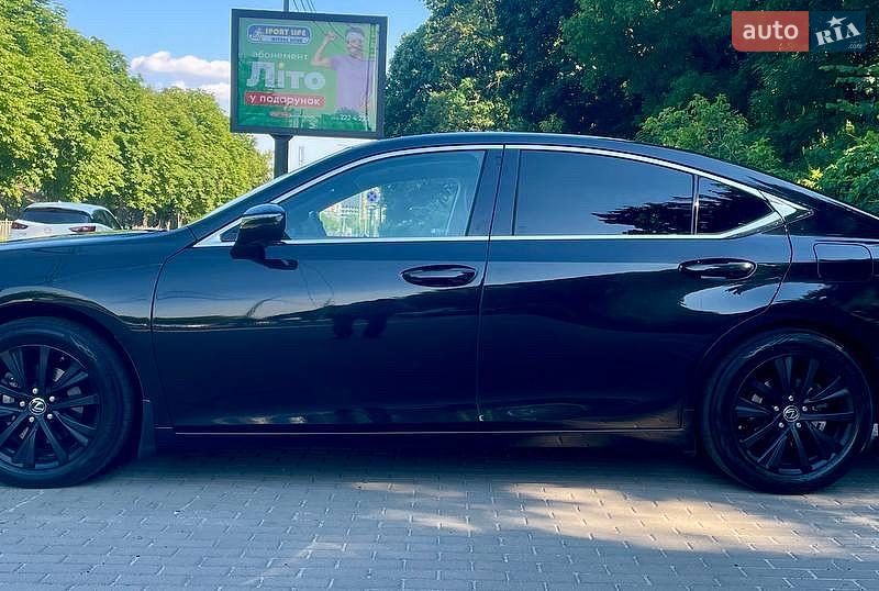 Седан Lexus ES 2019 в Киеве