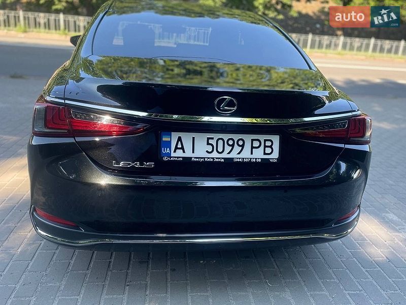 Седан Lexus ES 2019 в Киеве