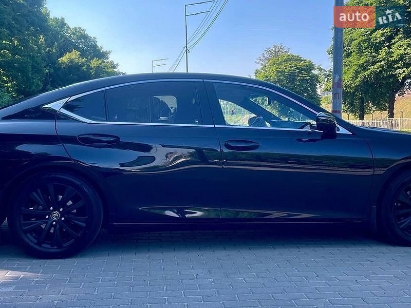 Седан Lexus ES 2019 в Киеве