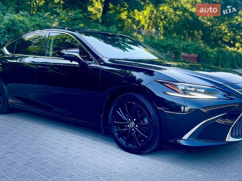 Седан Lexus ES 2019 в Киеве