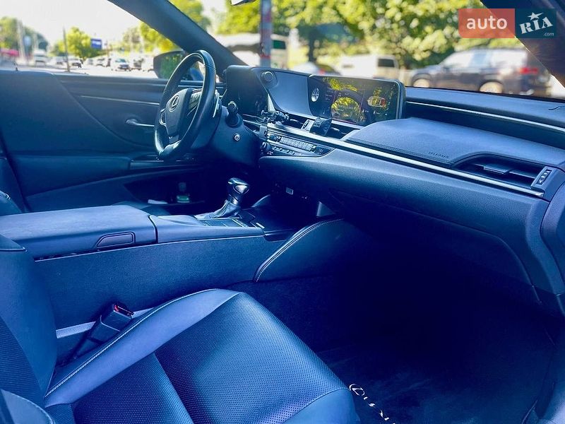Седан Lexus ES 2019 в Киеве