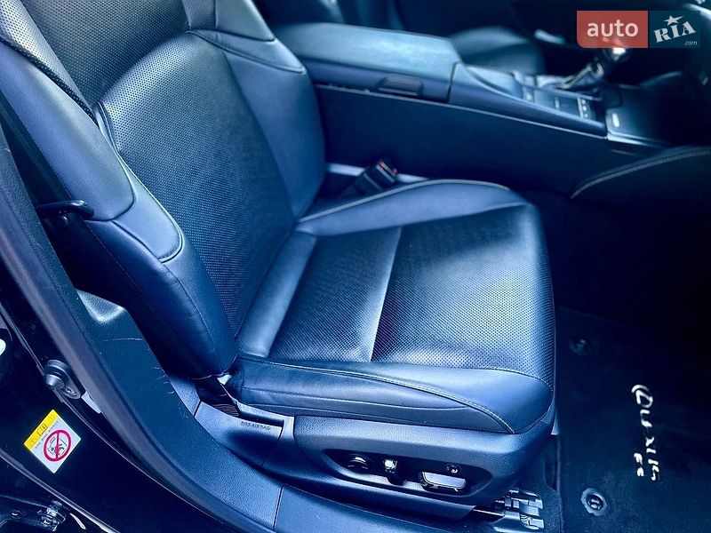 Седан Lexus ES 2019 в Киеве