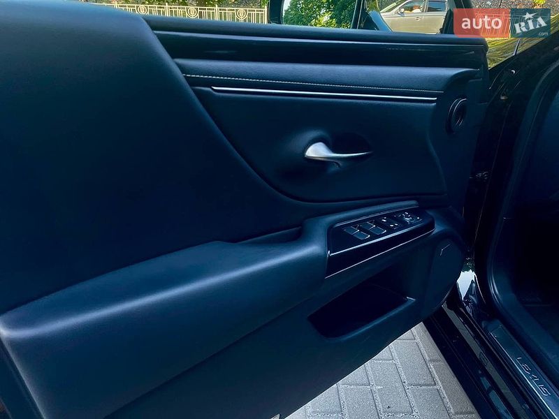Седан Lexus ES 2019 в Киеве