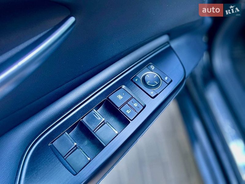 Седан Lexus ES 2019 в Киеве