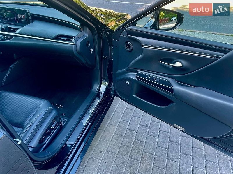 Седан Lexus ES 2019 в Києві