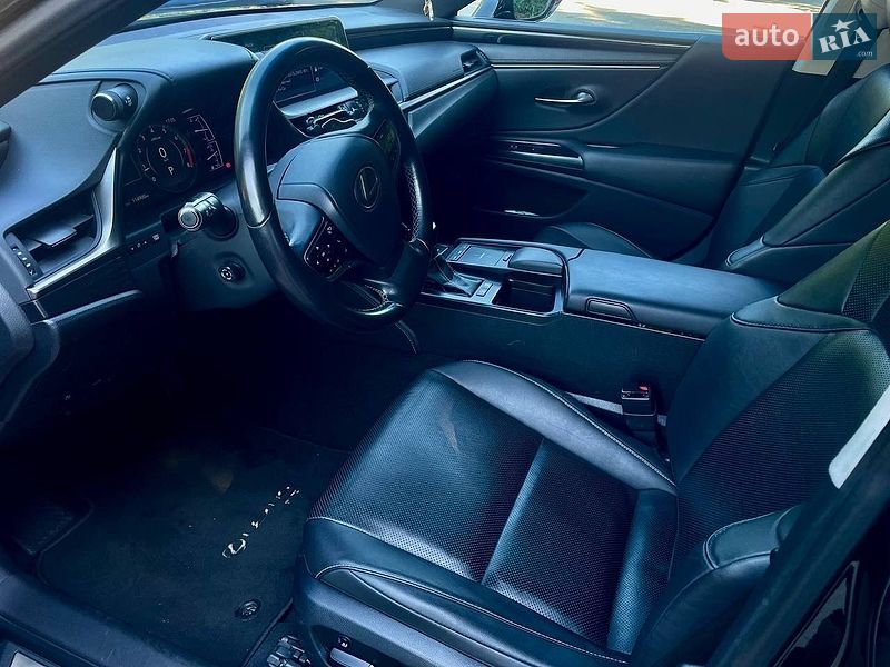 Седан Lexus ES 2019 в Киеве
