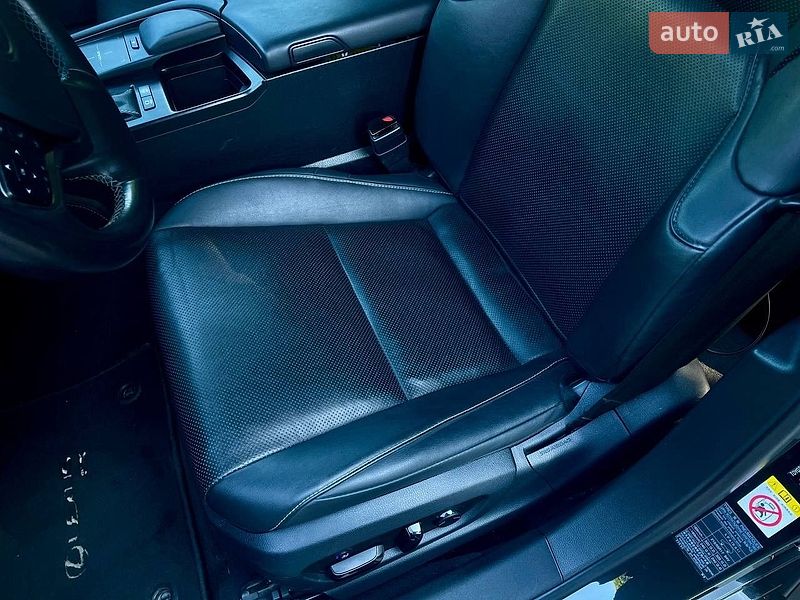 Седан Lexus ES 2019 в Киеве