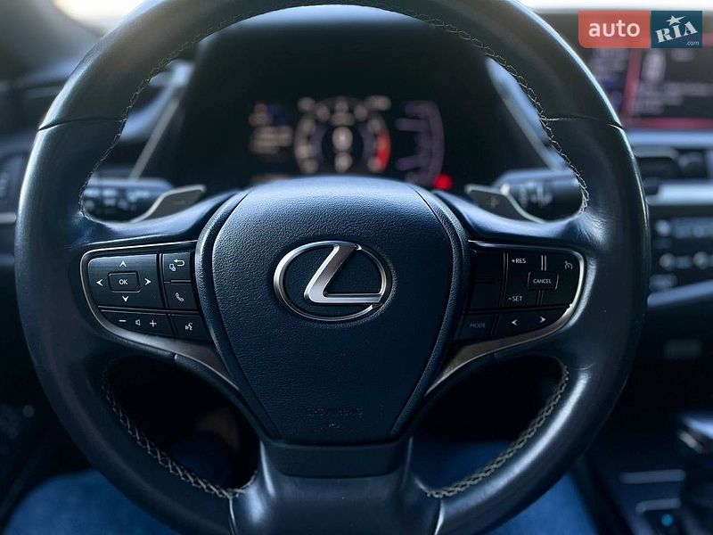 Седан Lexus ES 2019 в Киеве