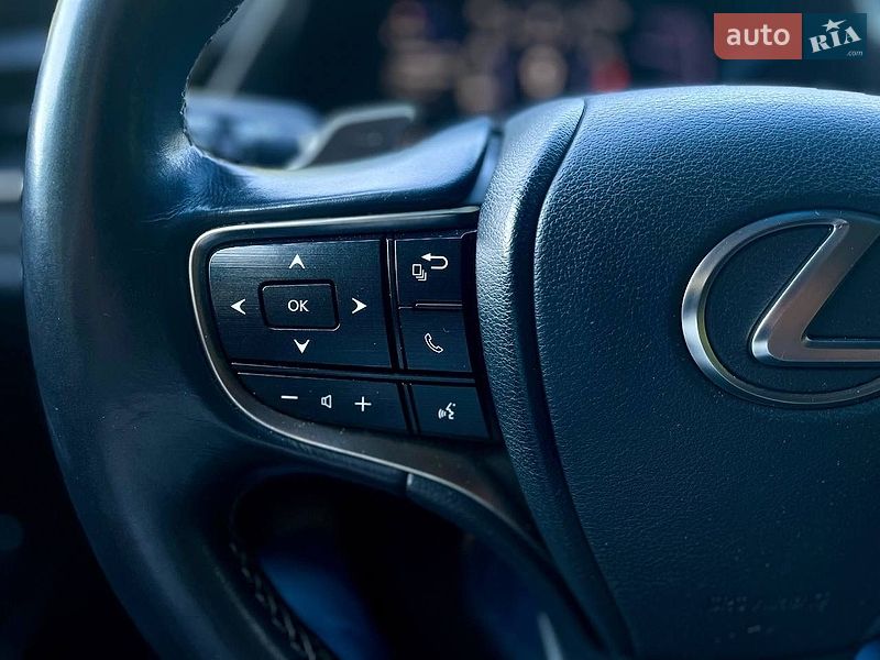 Седан Lexus ES 2019 в Киеве