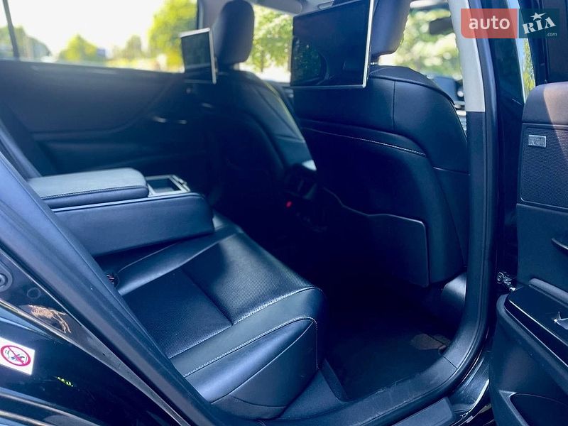 Седан Lexus ES 2019 в Киеве