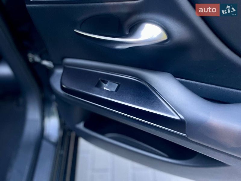 Седан Lexus ES 2019 в Киеве