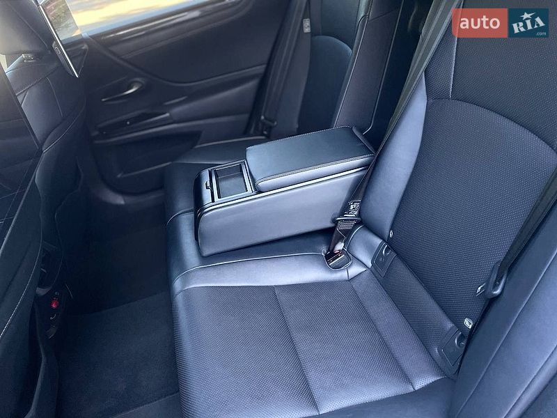 Седан Lexus ES 2019 в Києві