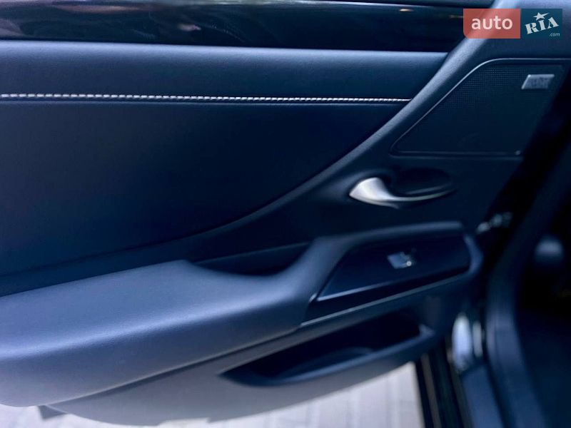 Седан Lexus ES 2019 в Киеве