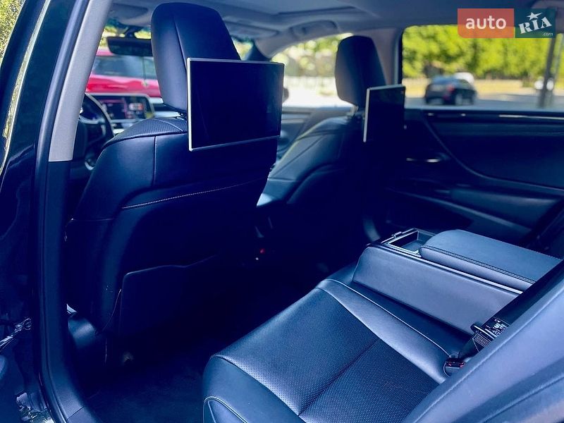 Седан Lexus ES 2019 в Киеве