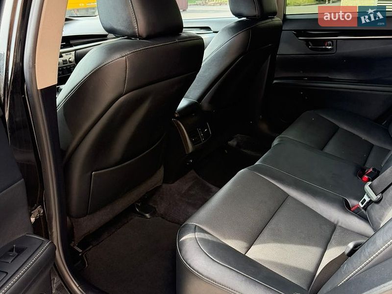 Седан Lexus ES 2015 в Києві