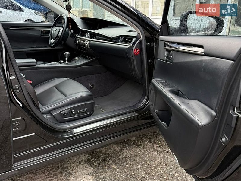Седан Lexus ES 2015 в Києві