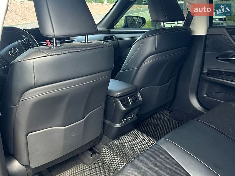 Седан Lexus ES 2020 в Вінниці