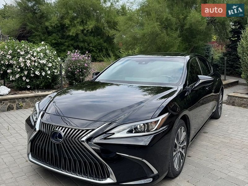 Lexus ES 2019