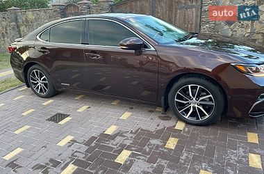 Седан Lexus ES 2015 в Киеве
