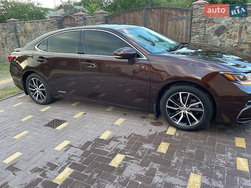 Седан Lexus ES 2015 в Киеве