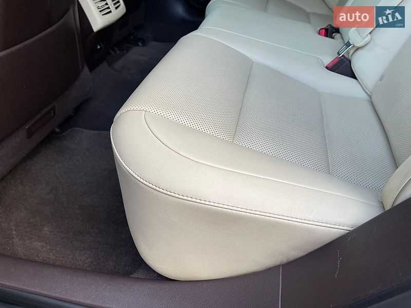 Седан Lexus ES 2015 в Киеве